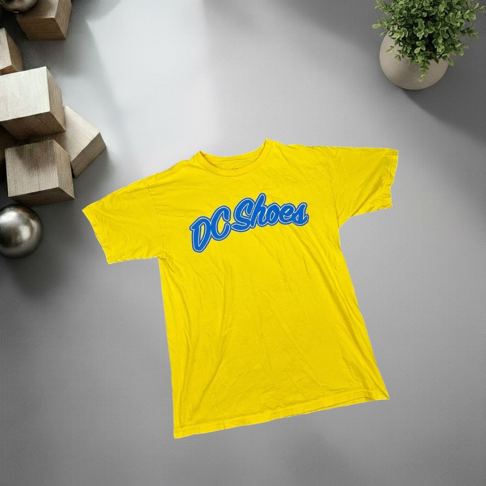 Vintage DC Shoes T Shirt Mens Medium Yellow Blue Script Logo Y2K Skater Tee